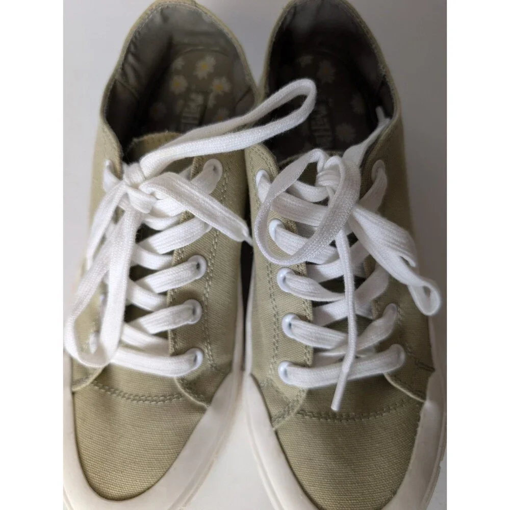 Mad Love Shoes Womens 11W Fran Casual Low Platform Sneakers Green Lace Up Canvas